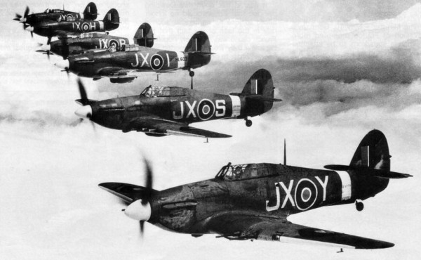 Hawker_Hurricane_IIc_-_1_sq_formace_1941-42__foto_600x370.jpg, 49kB